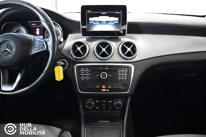 MERCEDES-BENZ GLA 200 d Automatic Business